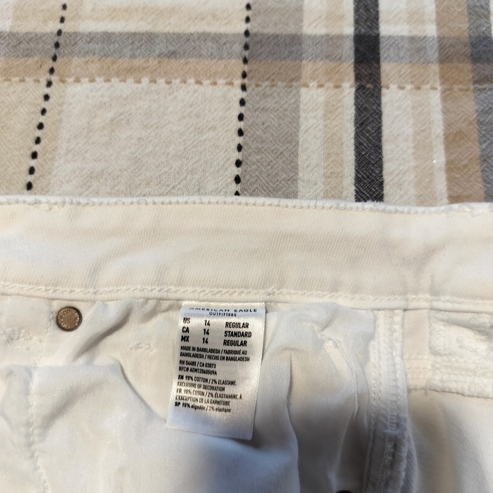 American Eagle Distressed/Ripped White Mom Jeans‎ Straight Leg Size 14 Casual - Picture 5 of 8